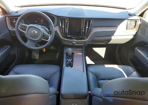 2024 Volvo Xc60 Plus z USA, uszkodzony, nr VIN YV4L12RL6R1811163